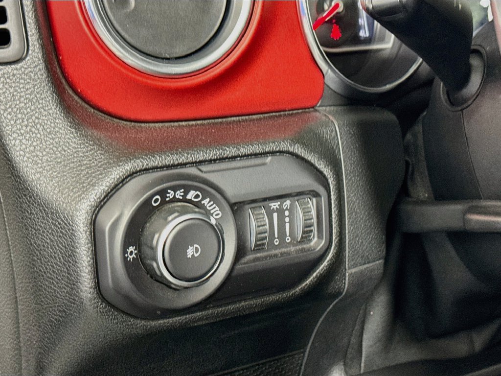 Used 2018 Jeep Wrangler Unlimited Rubicon w/ LED Lighting Group AWD/4WD image 10