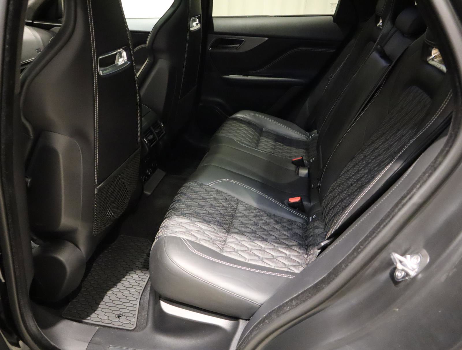 Used 2020 Jaguar F-PACE SVR image 19