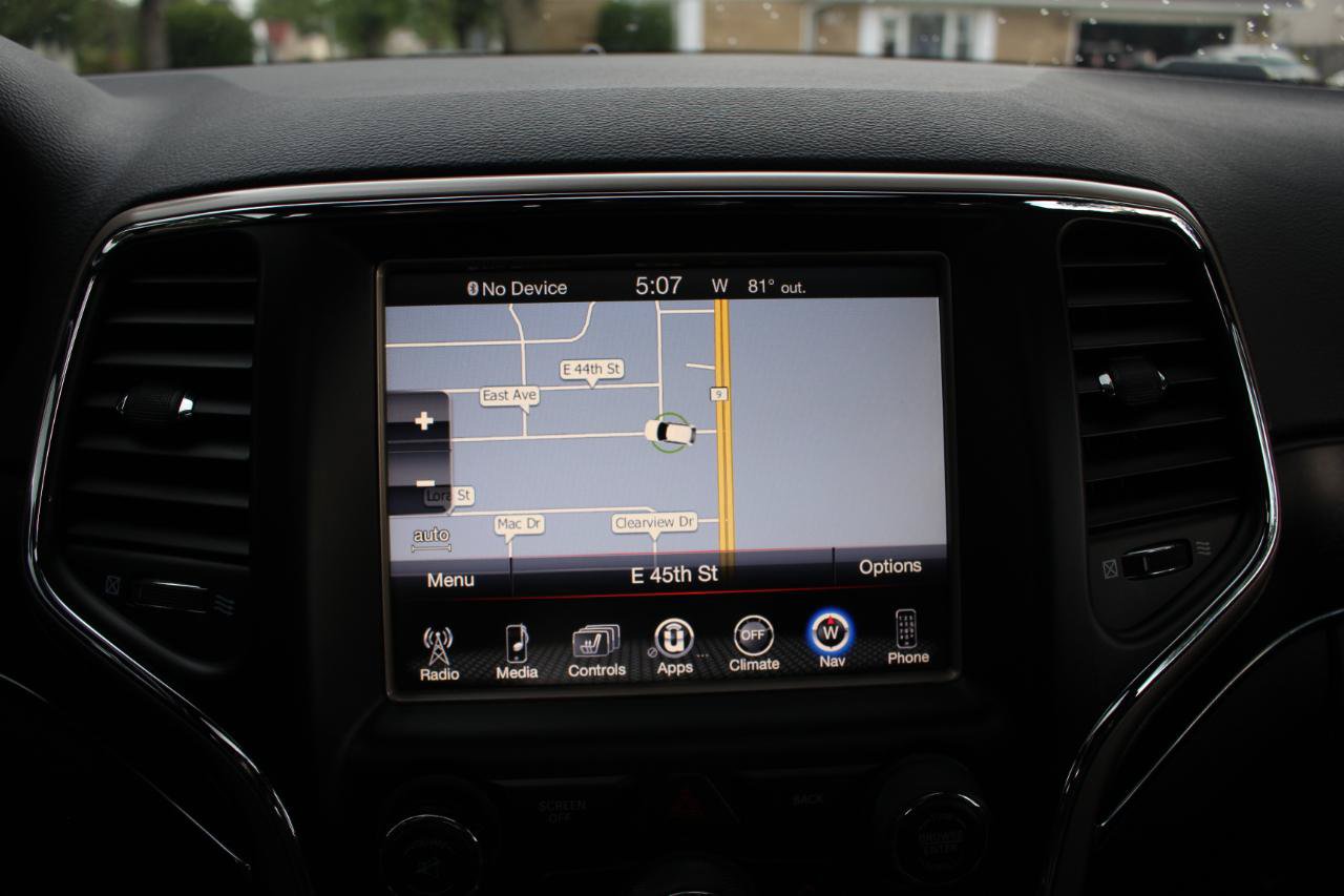 Used 2016 Jeep Grand Cherokee Limited AWD/4WD image 27