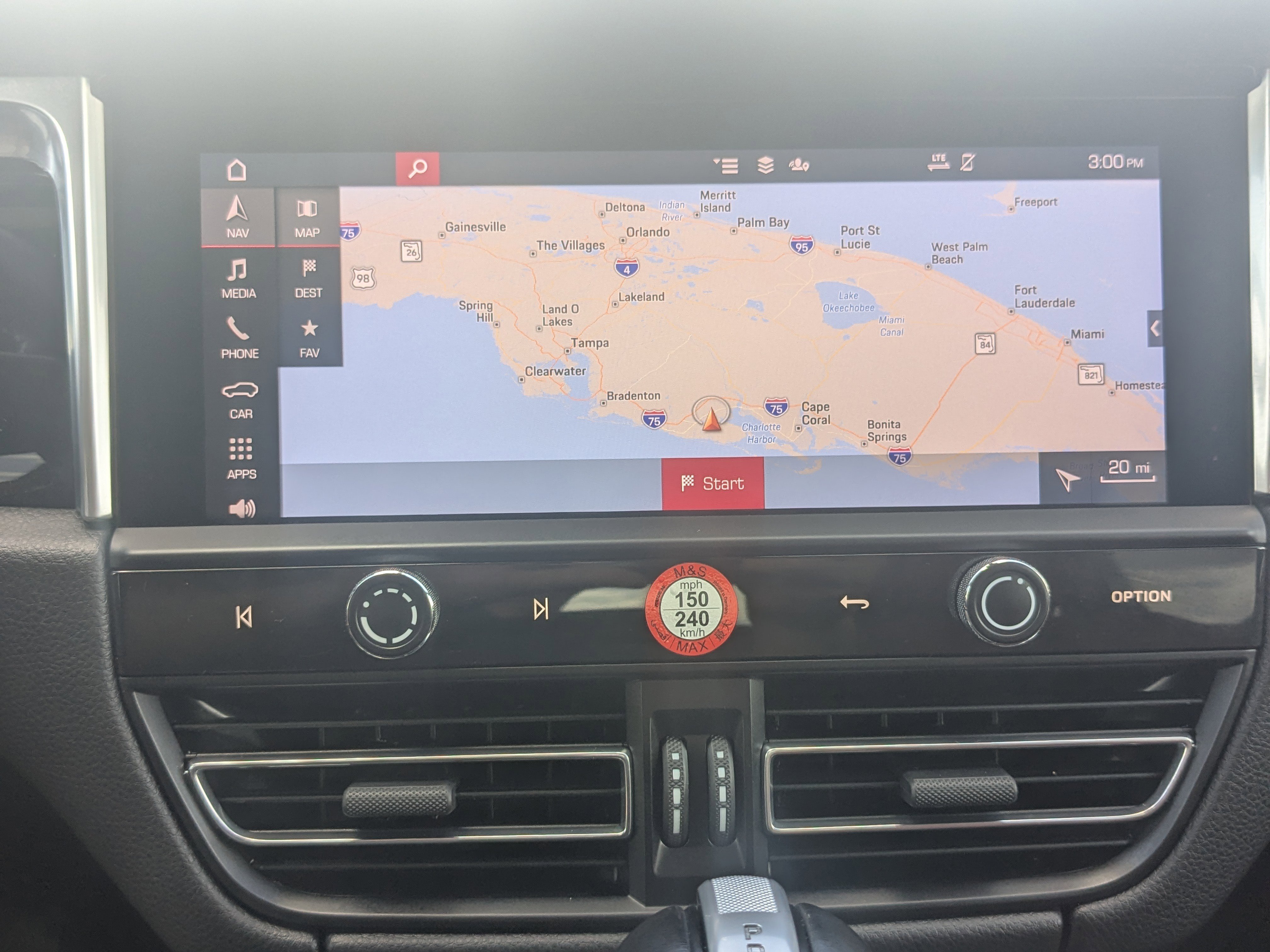 Used 2023 Porsche Macan Turbo image 23