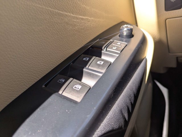 Used 2014 Toyota Highlander XLE FWD image 28
