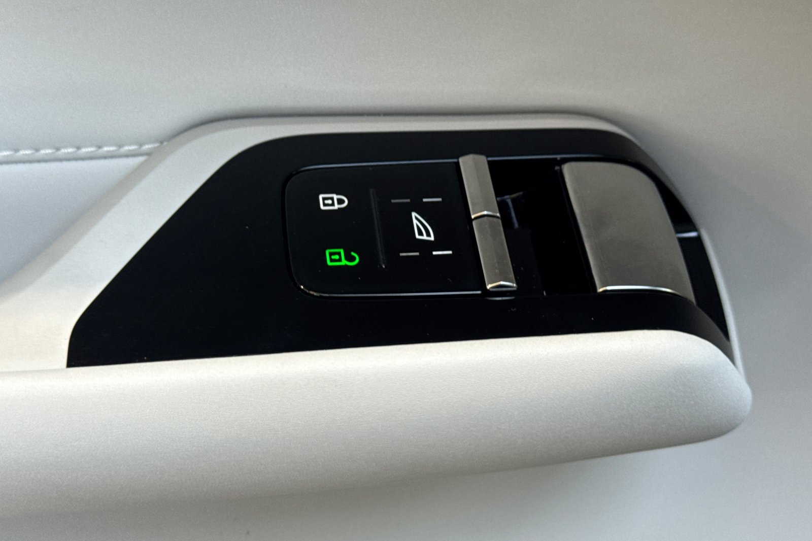 Certified 2025 Volvo EX90 Ultra AWD/4WD image 12