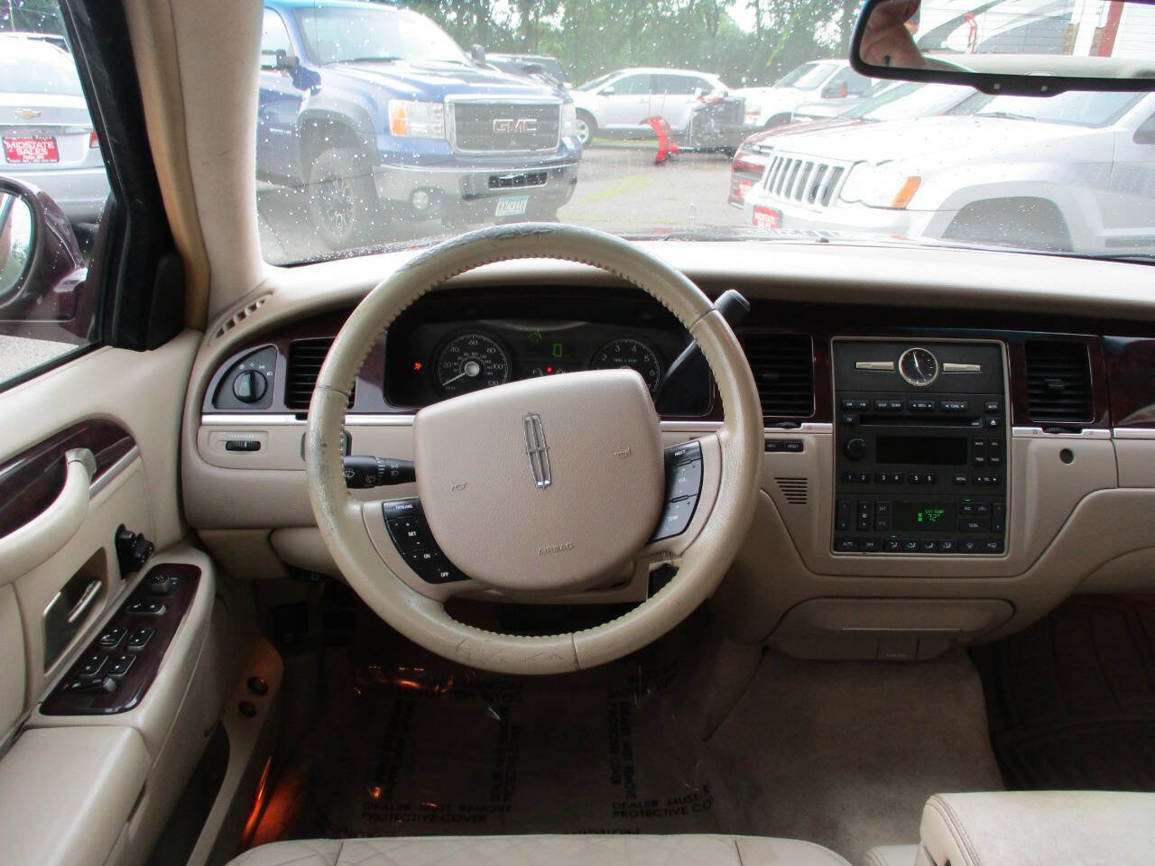 Used 2006 Lincoln Town Car Signature image 17