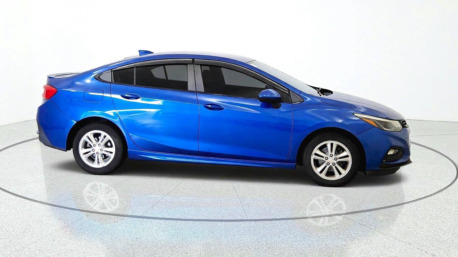 Used 2018 Chevrolet Cruze LT w/ Convenience Package FWD image 10