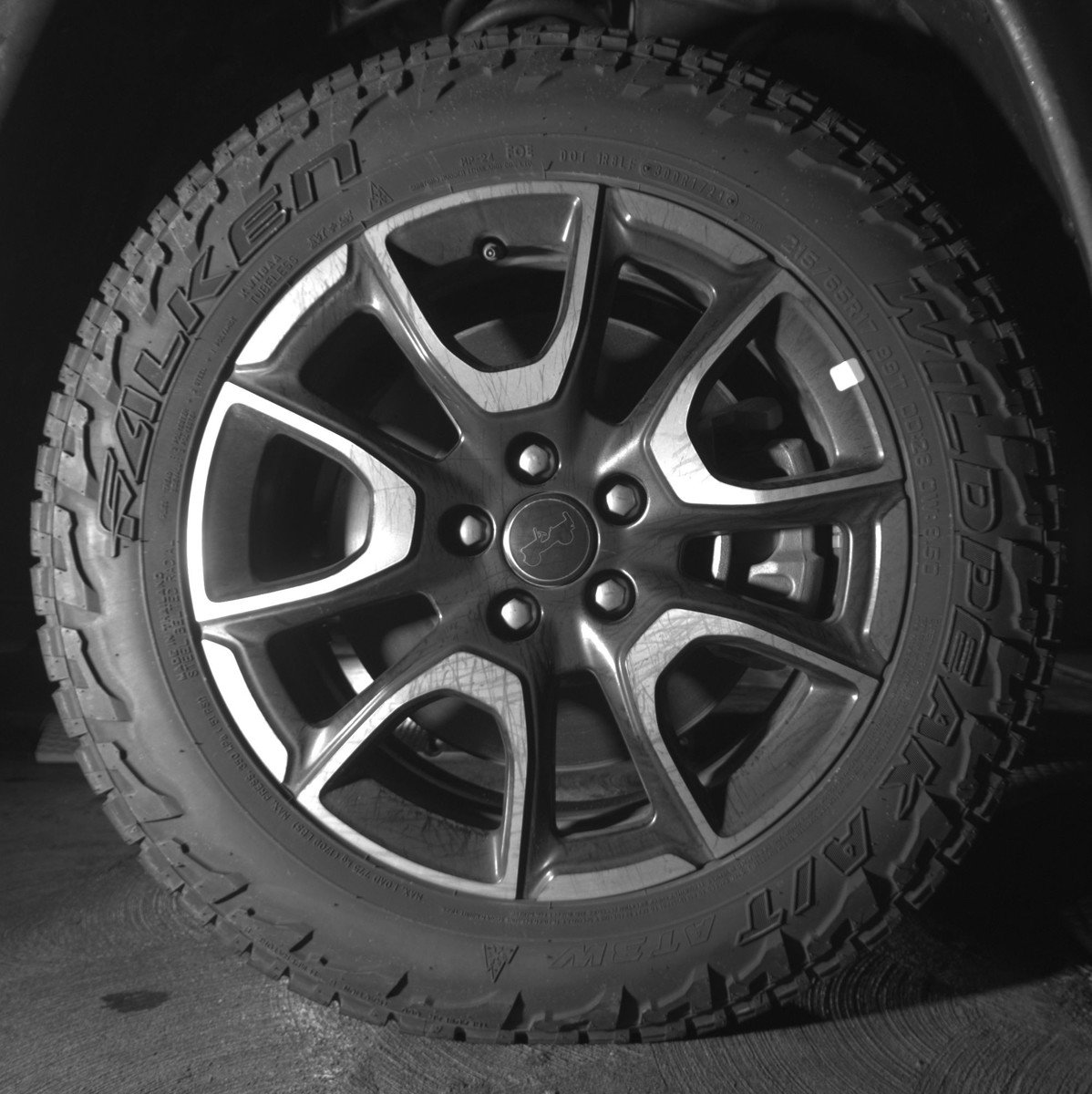 Used 2025 Jeep Compass Trailhawk image 13