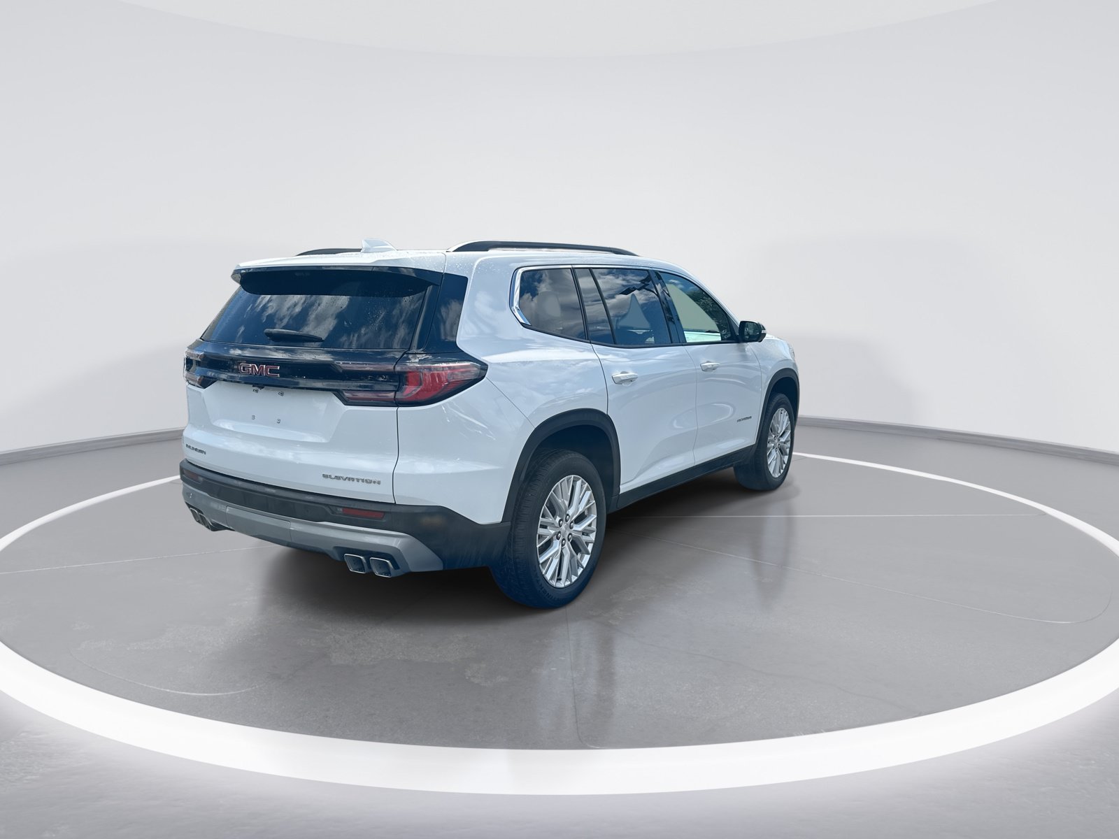 Used 2026 GMC Acadia Elevation w/ Elevation Premium Package FWD image 9