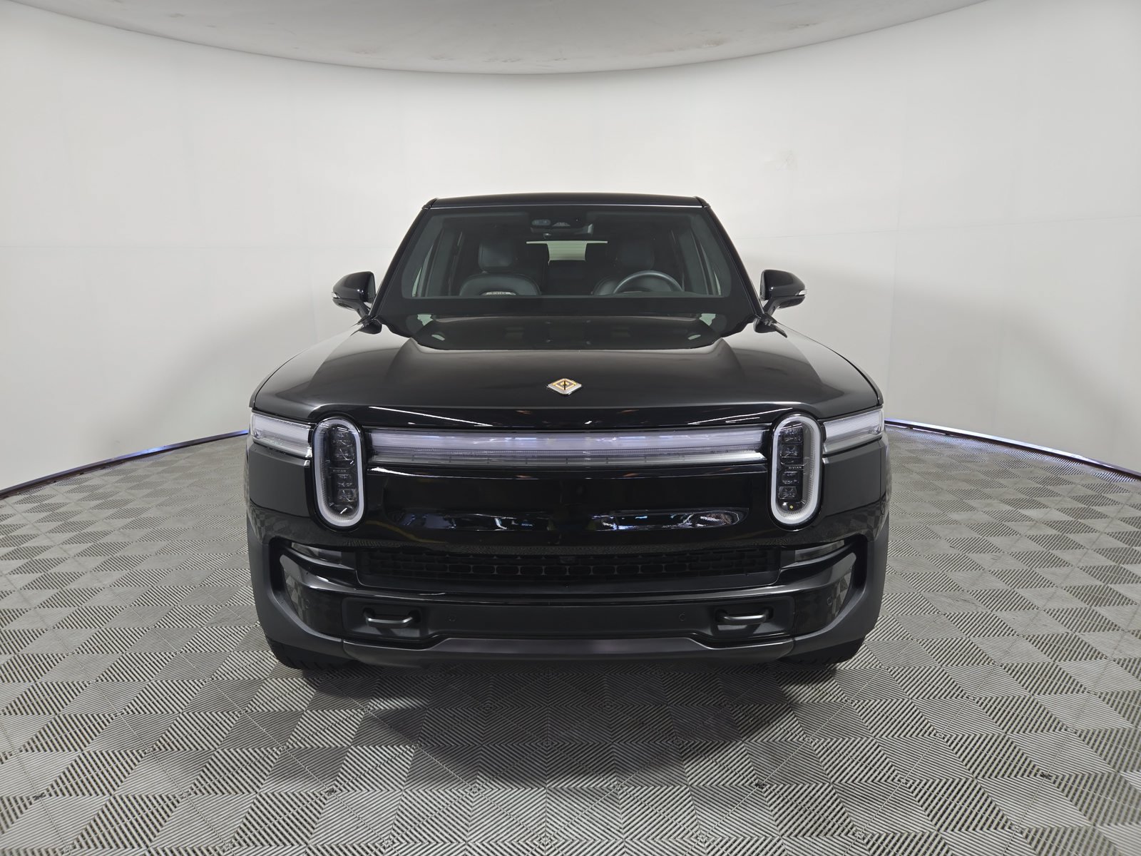 Used 2025 Rivian R1S Adventure Dual AWD/4WD image 8
