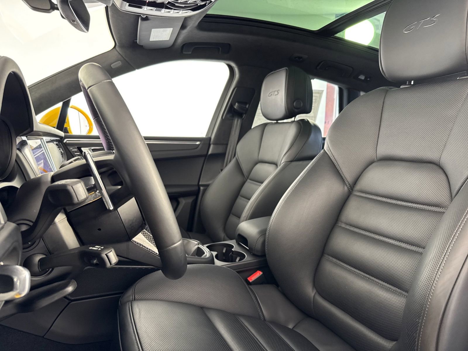 Certified 2022 Porsche Macan GTS image 5