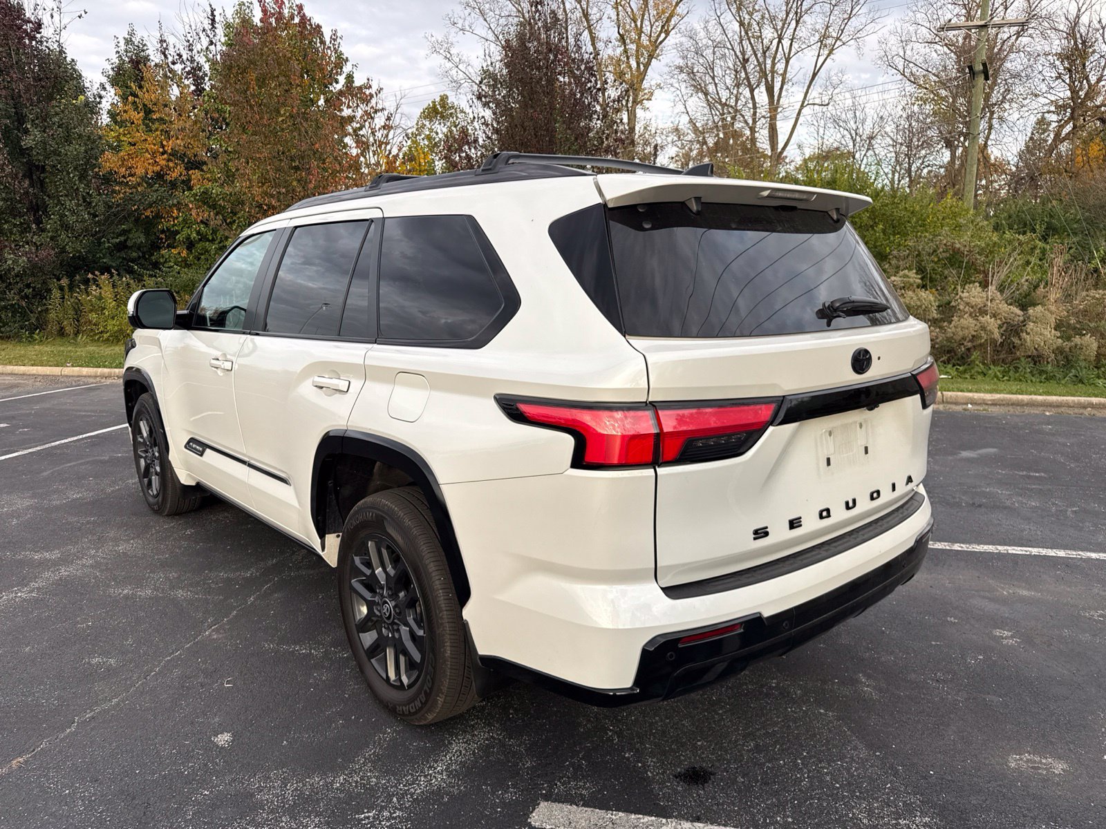 Used 2025 Toyota Sequoia Platinum AWD/4WD image 5