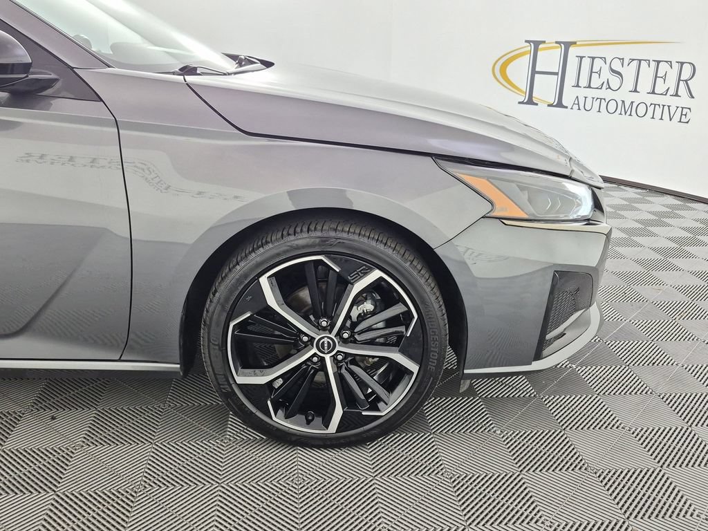 Used 2025 Nissan Altima 2.5 SR FWD image 11