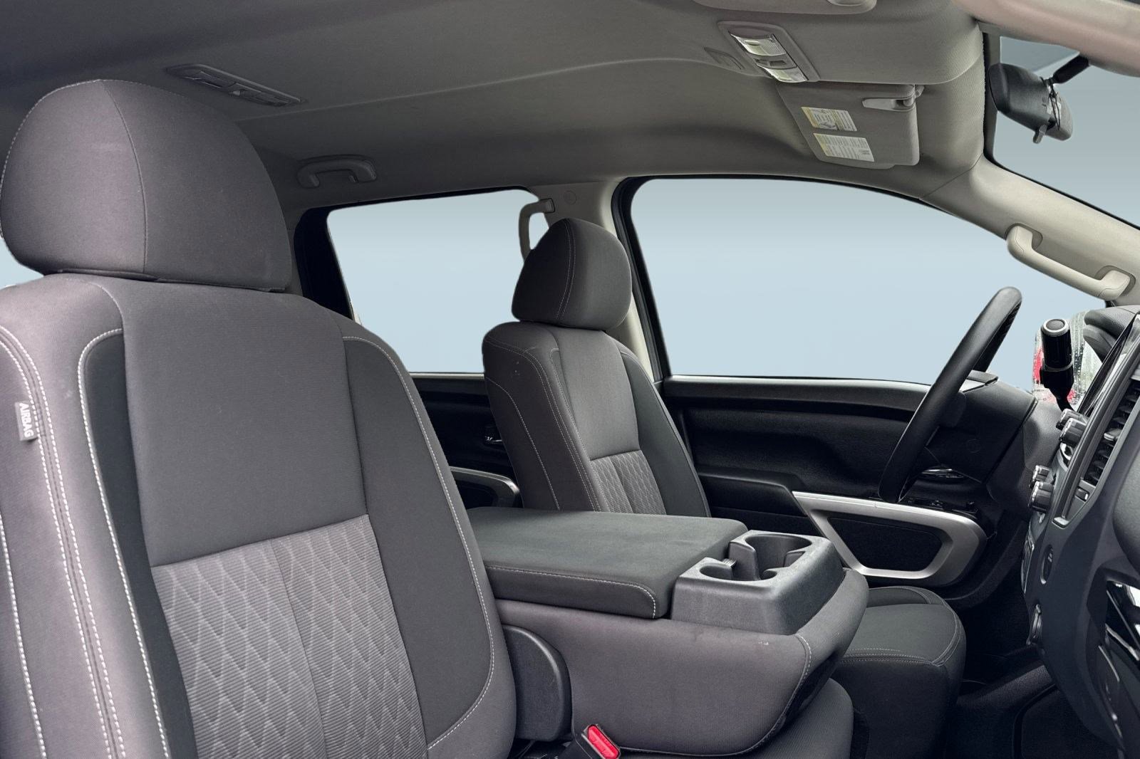 Used 2023 Nissan Titan SV image 30