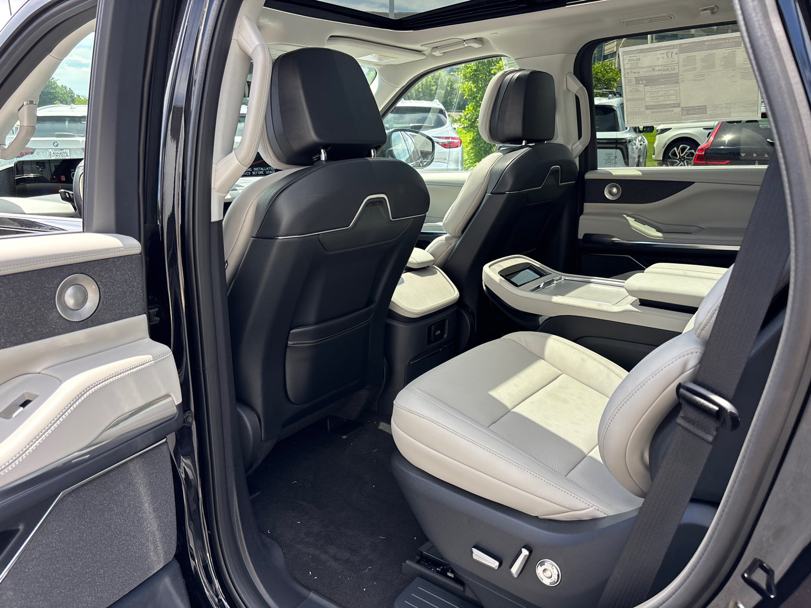 New 2026 Lincoln Navigator Reserve AWD/4WD image 27