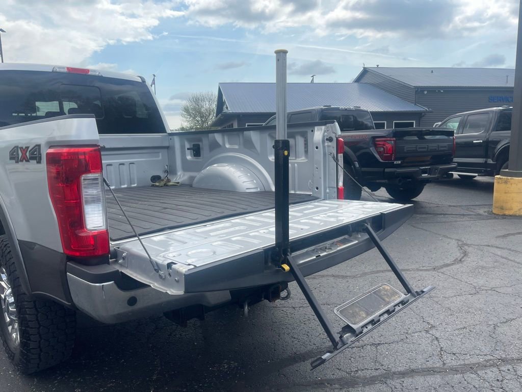 Used 2017 Ford F250 Lariat w/ Chrome Package image 7