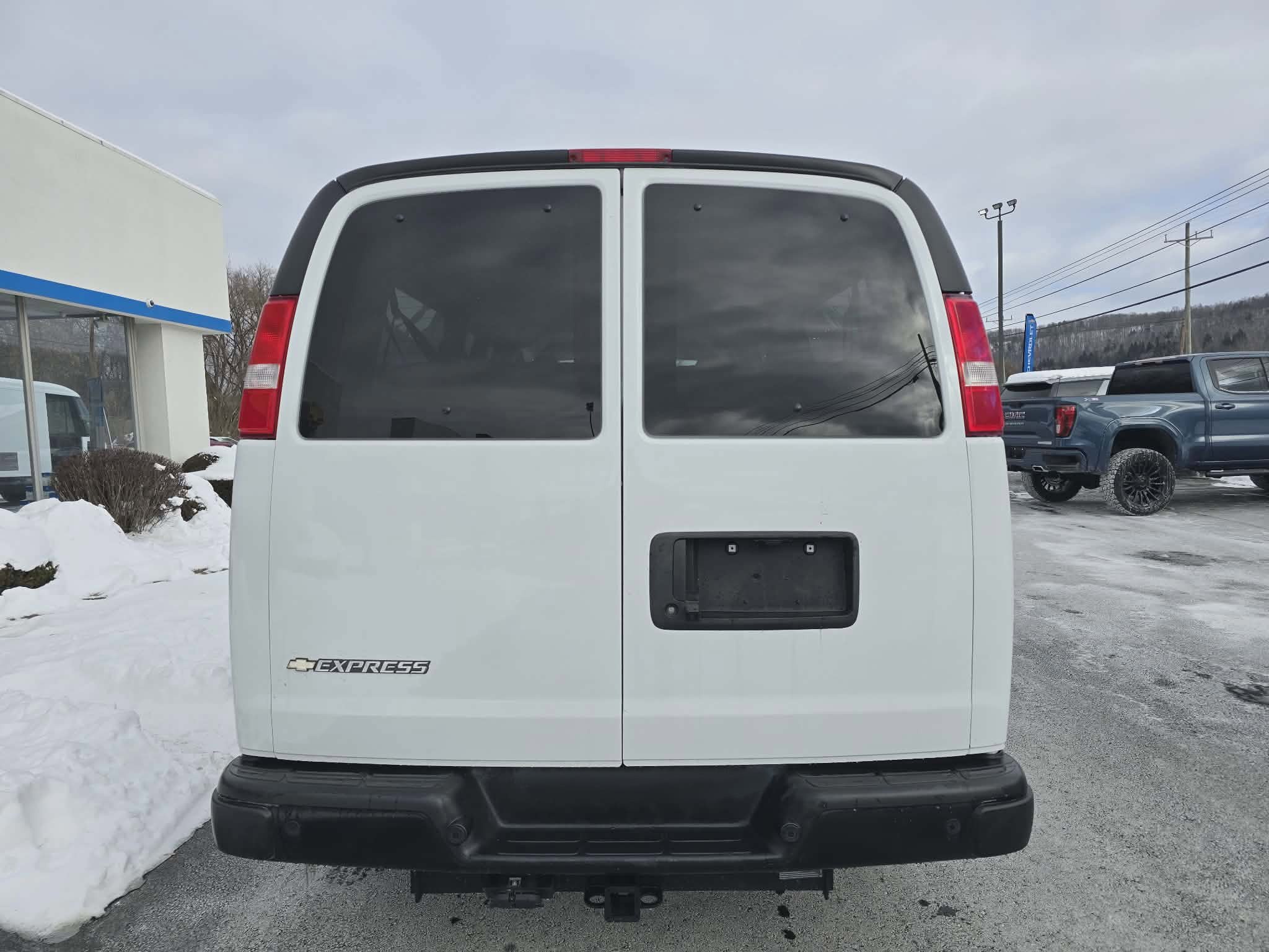 Used 2024 Chevrolet Express 3500 LS video 4