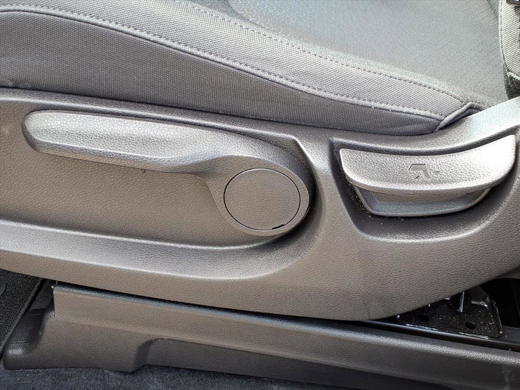 Used 2024 Kia Carnival LX image 16