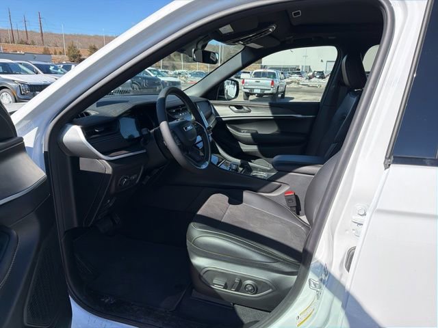 New 2026 Jeep Grand Cherokee Altitude image 15