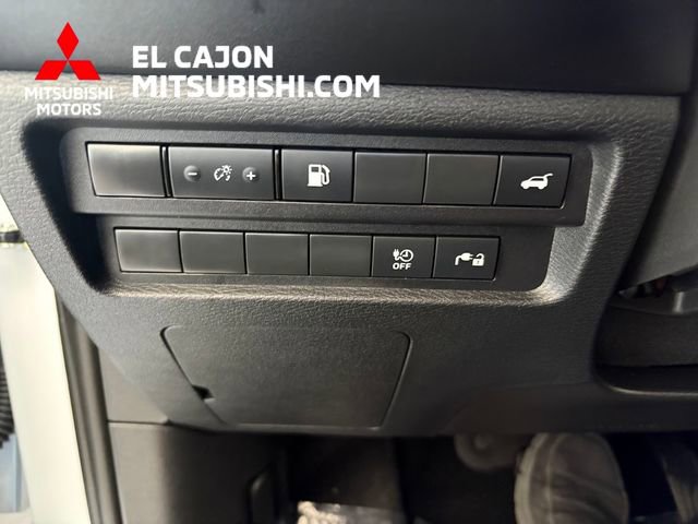 Used 2025 Mitsubishi Outlander SE image 24