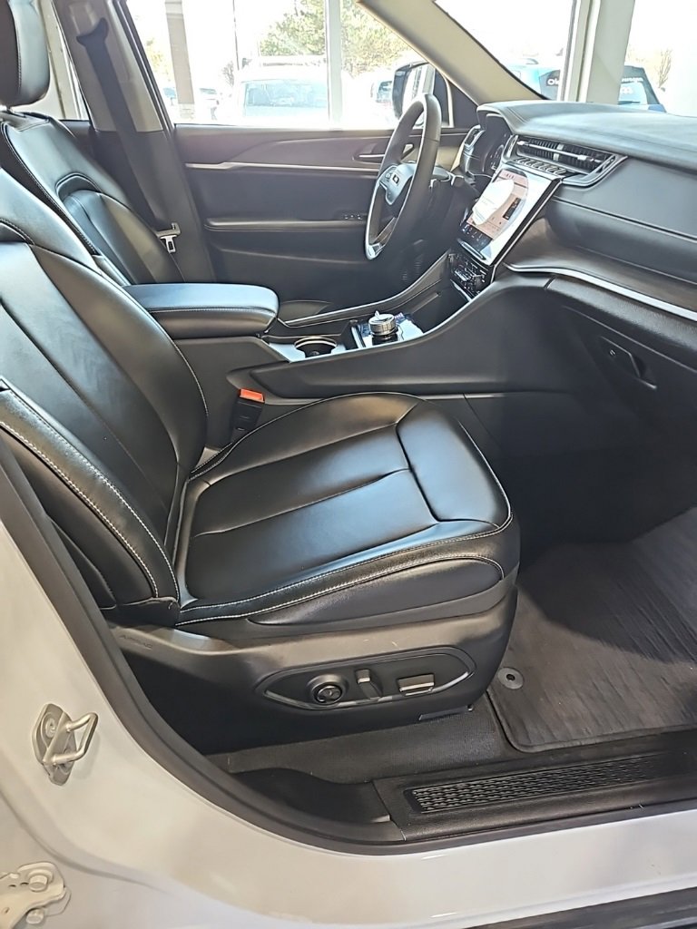 Used 2024 Jeep Grand Cherokee Limited image 13