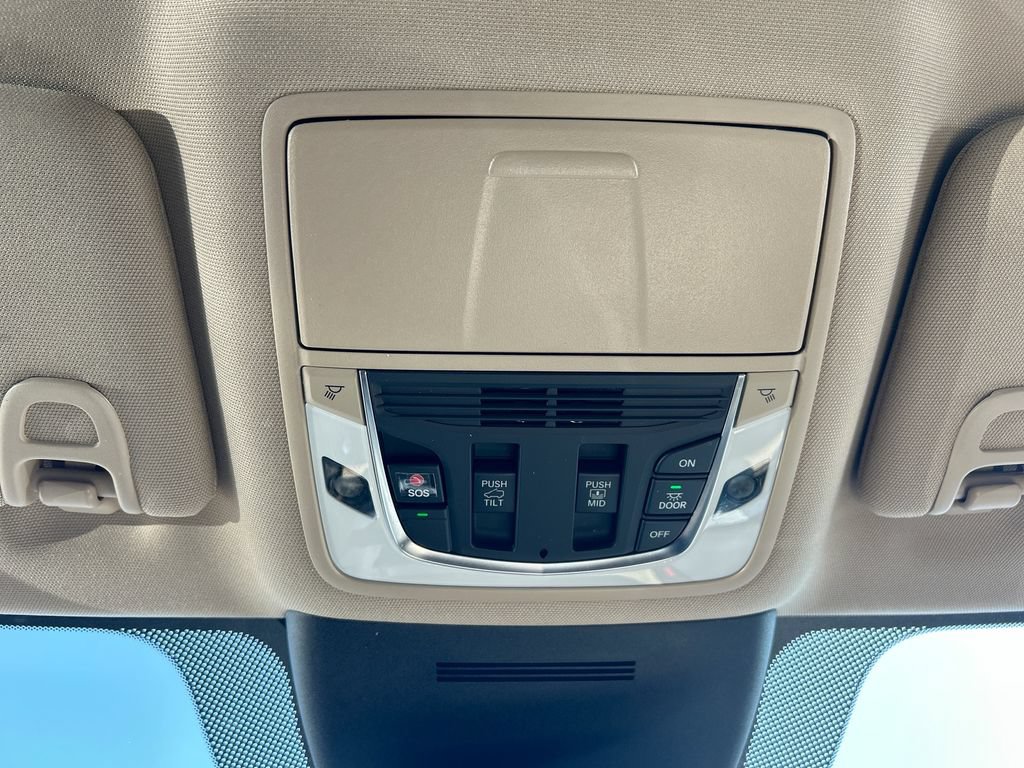 Used 2025 Acura MDX w/ Technology Package FWD image 33