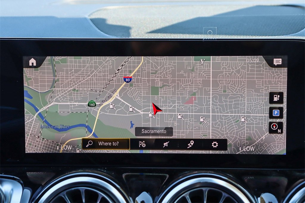 Used 2023 Mercedes-Benz EQB 300 4MATIC image 13