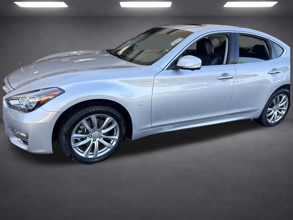 Used 2019 INFINITI Q70 Luxe AWD/4WD image 16