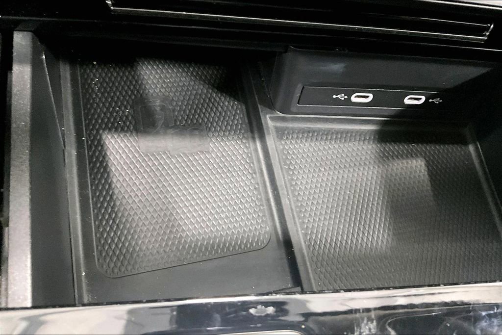 Used 2024 Volkswagen Atlas SE image 25