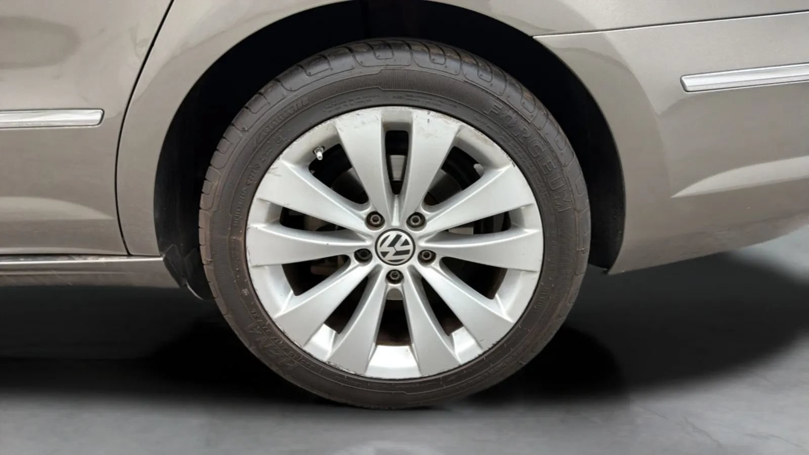 Used 2010 Volkswagen CC Sport FWD image 25