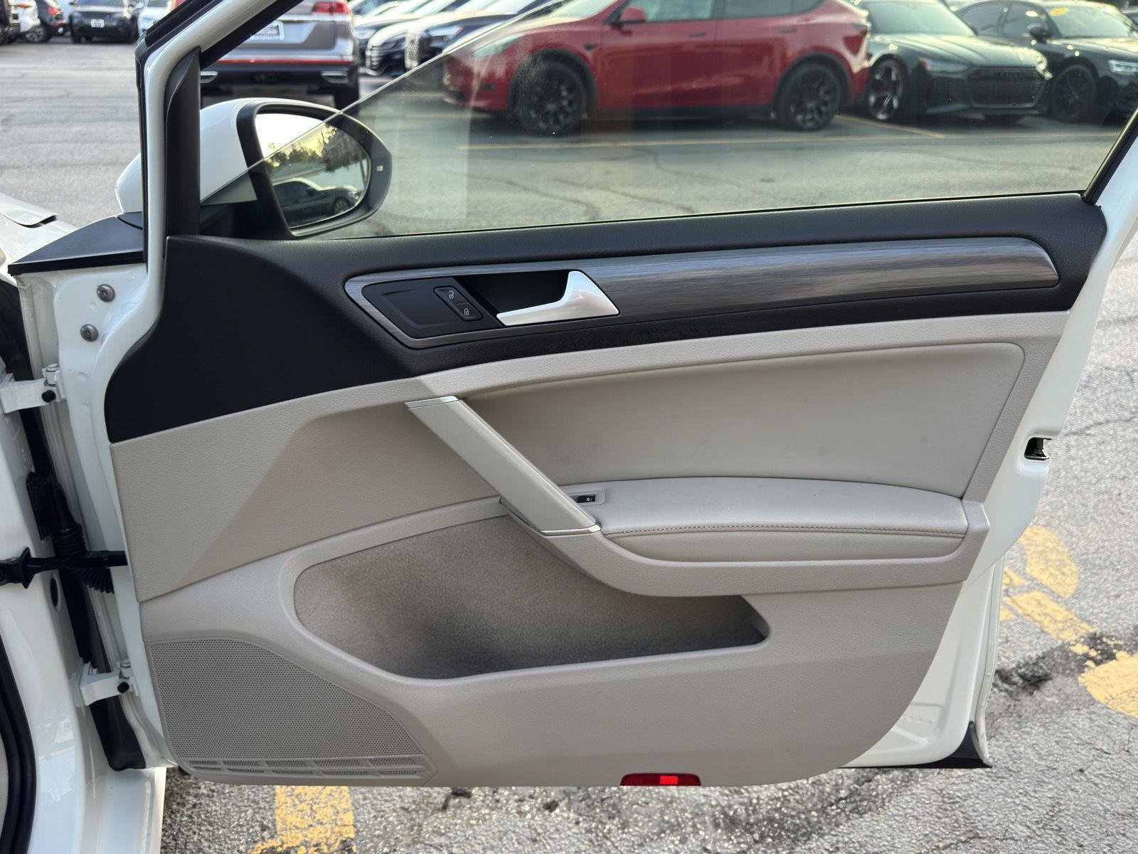 Used 2019 Volkswagen Golf SE FWD image 36