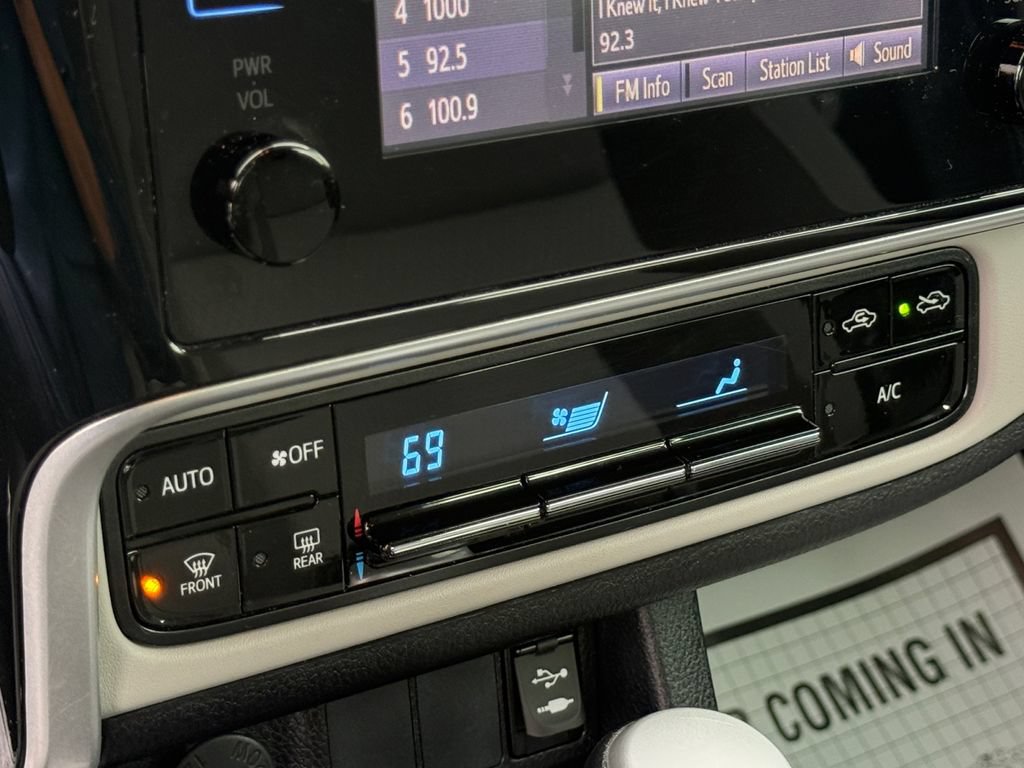Used 2018 Toyota Corolla LE FWD image 24