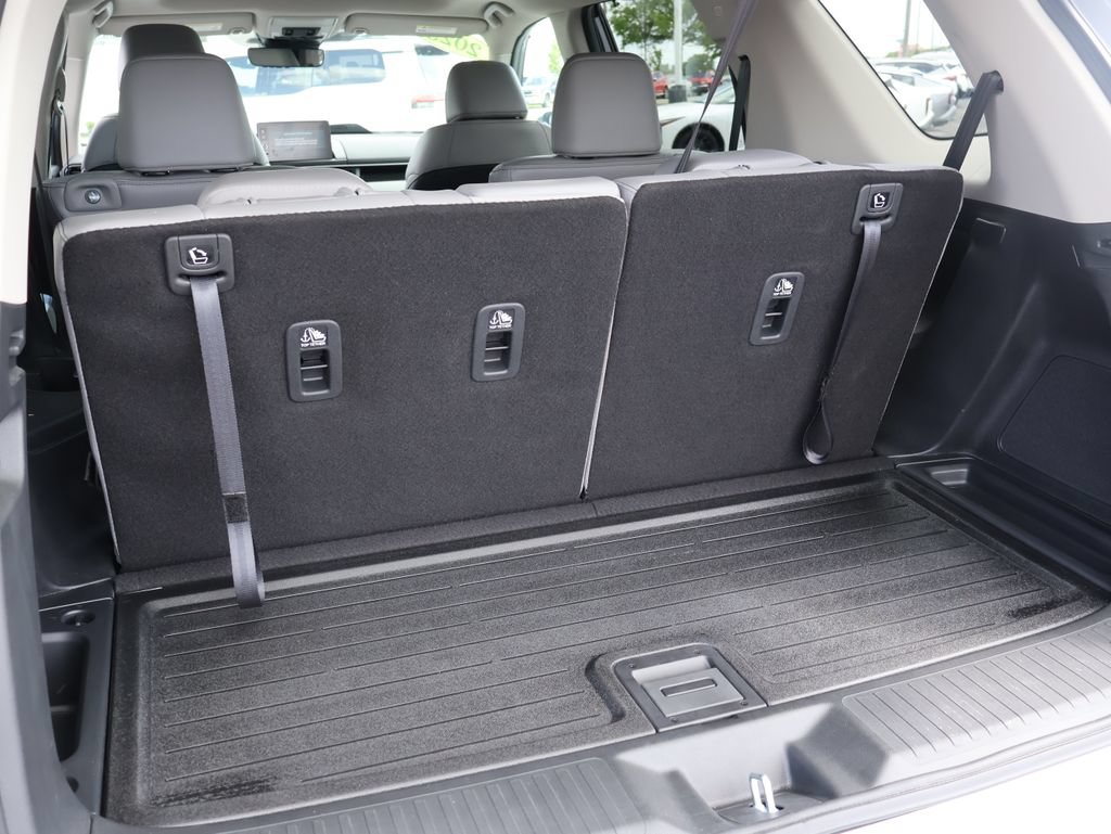 Used 2025 Honda Pilot Touring image 9