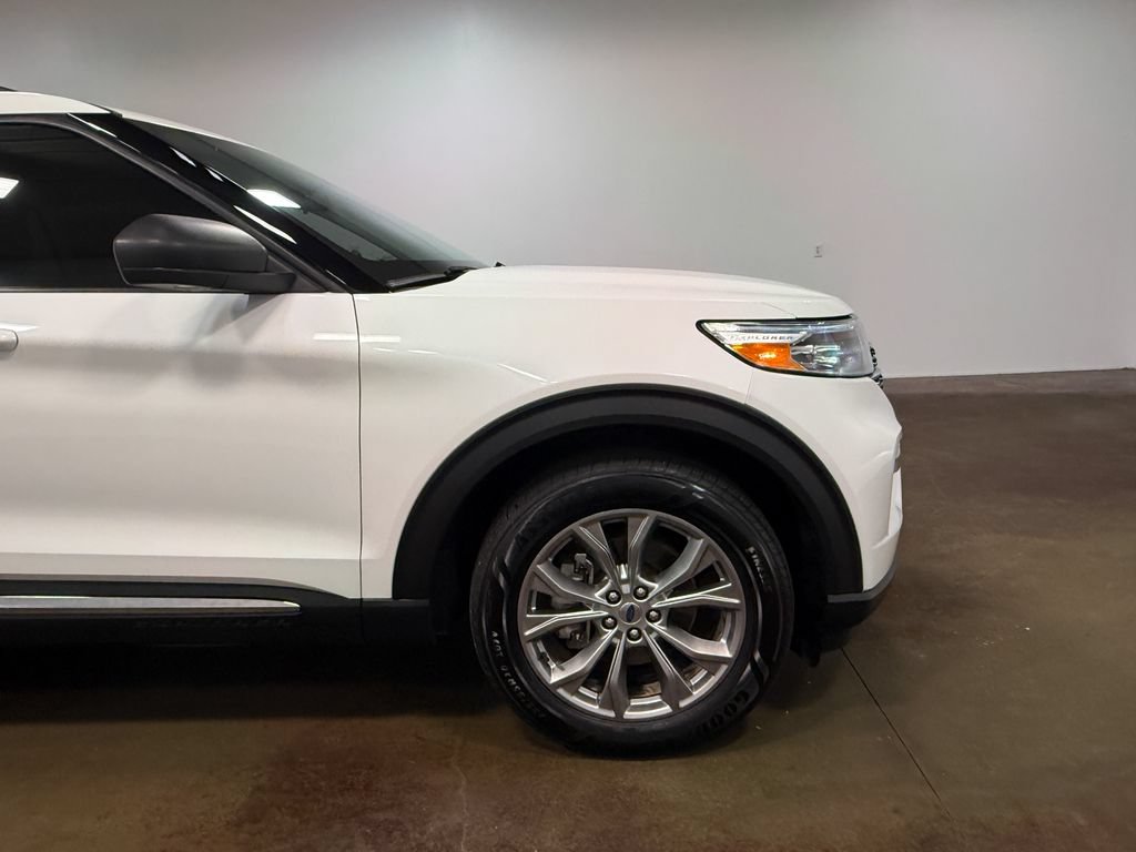 Used 2022 Ford Explorer XLT w/ Equipment Group 202A AWD/4WD image 31