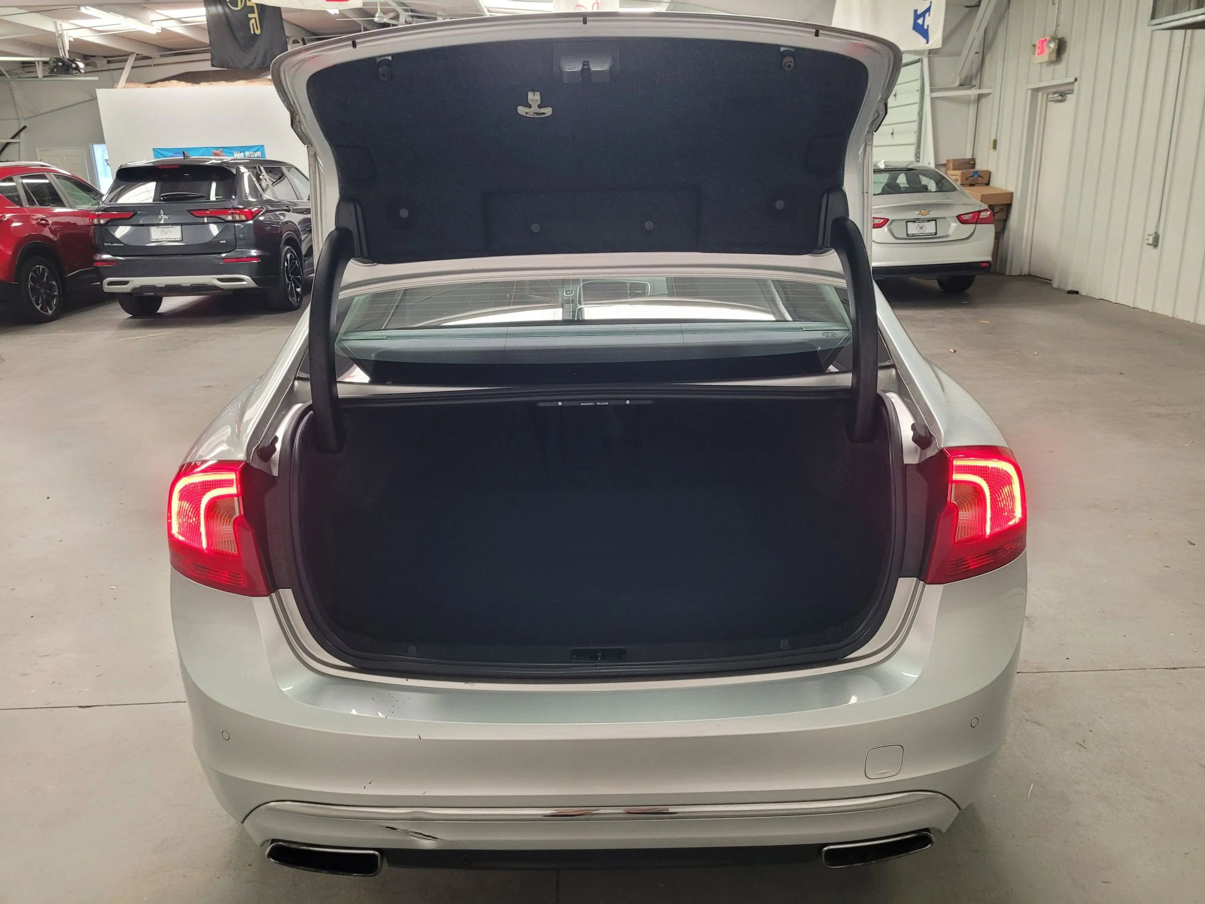 Used 2016 Volvo S60 T5 Inscription Platinum image 37