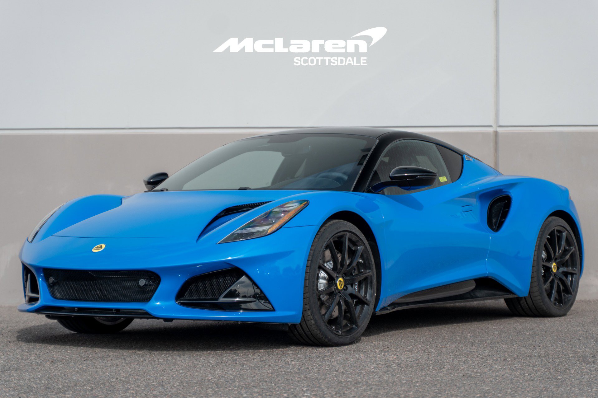 Used 2025 Lotus Emira RWD image 3