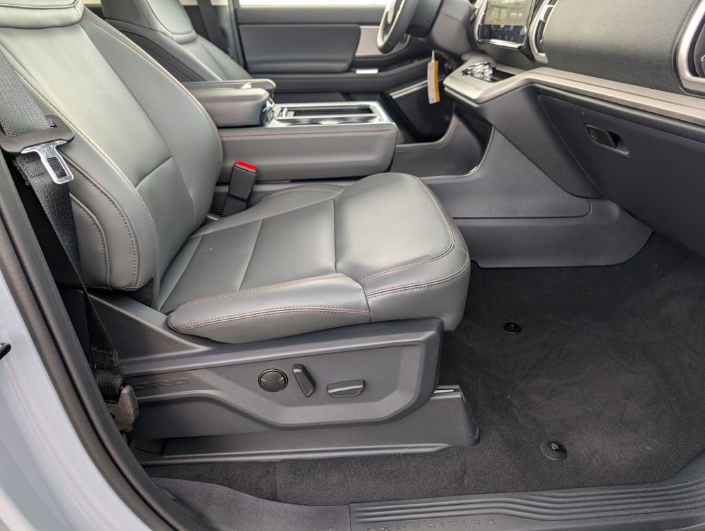 New 2025 Ford Expedition Active image 49