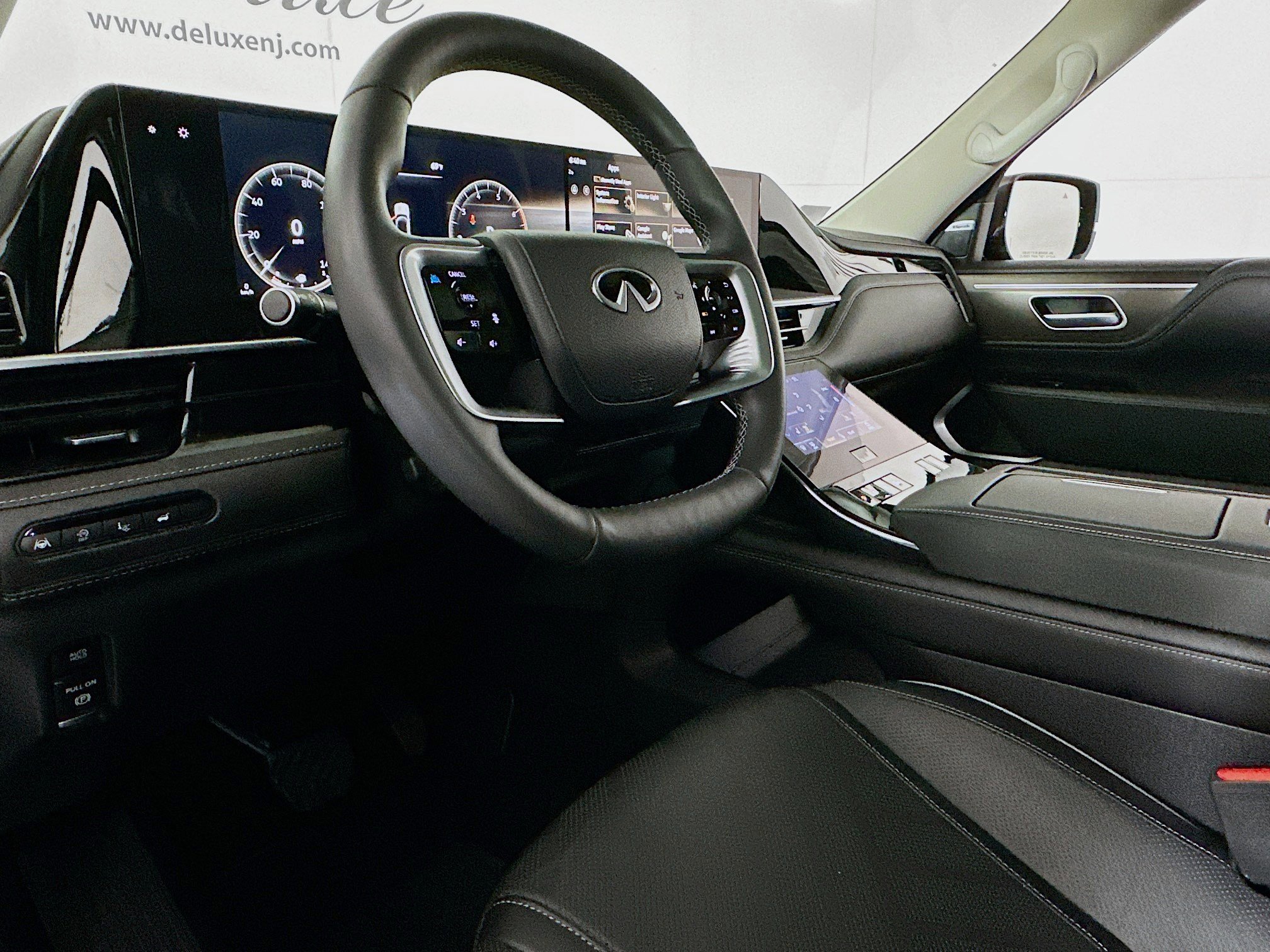 Used 2025 INFINITI QX80 Luxe AWD/4WD image 7