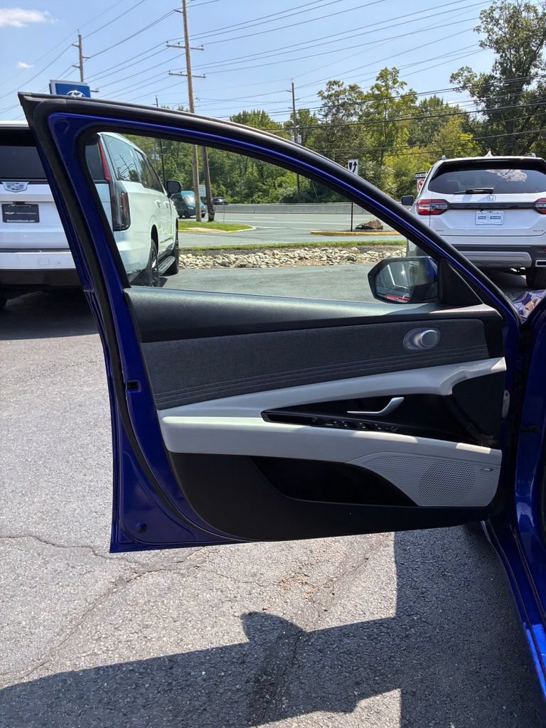 Used 2023 Hyundai Elantra Limited FWD image 40