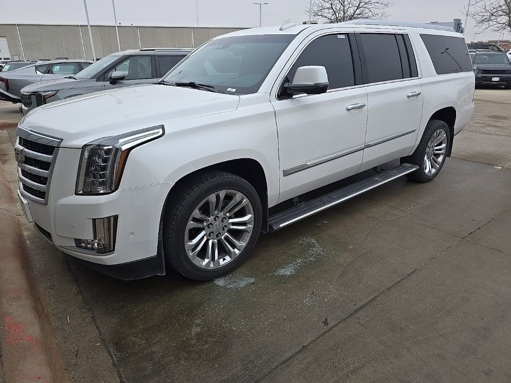 Used 2019 Cadillac Escalade ESV Premium Luxury image 3