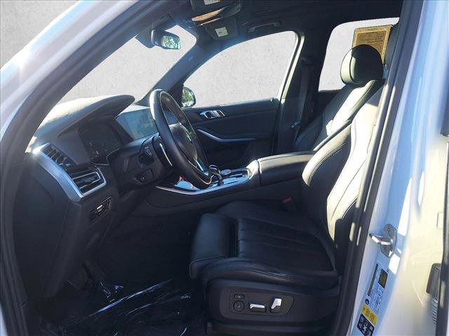 Used 2022 BMW X5 xDrive40i w/ Parking Assistance Package image 11