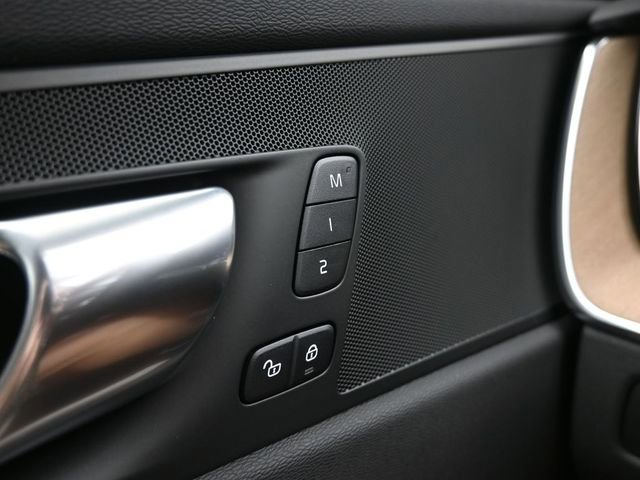 New 2026 Volvo XC60 B5 Plus w/ Protection Package Premier image 30