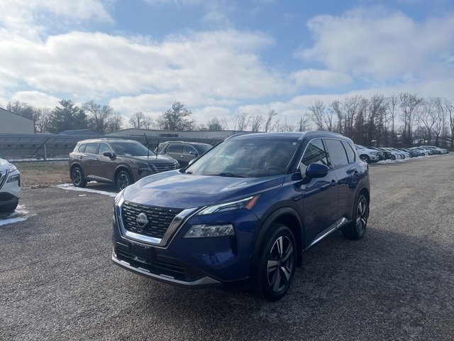 Used 2023 Nissan Rogue SL w/ SL Premium Package image 3