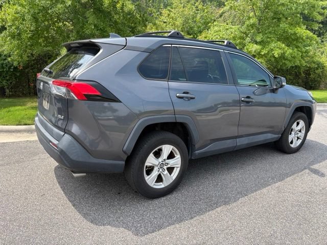 Used 2019 Toyota RAV4 XLE w/ Convenience Package FWD image 2