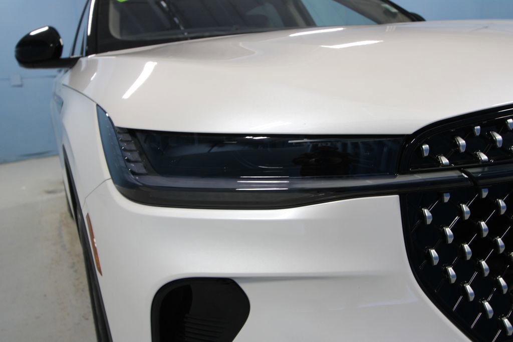 Used 2025 Lincoln Nautilus Premier image 38