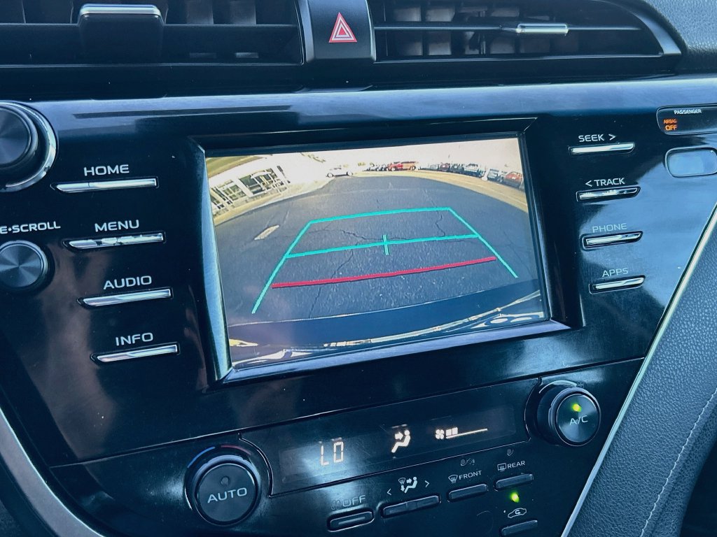 Used 2018 Toyota Camry SE FWD image 13