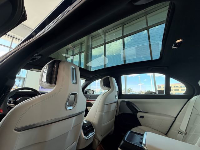New 2026 BMW 740i xDrive w/ Executive Package image 29