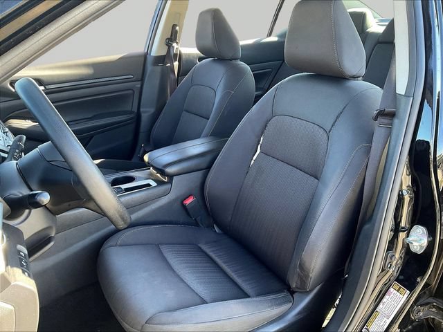 Used 2025 Nissan Altima 2.5 SV FWD image 22