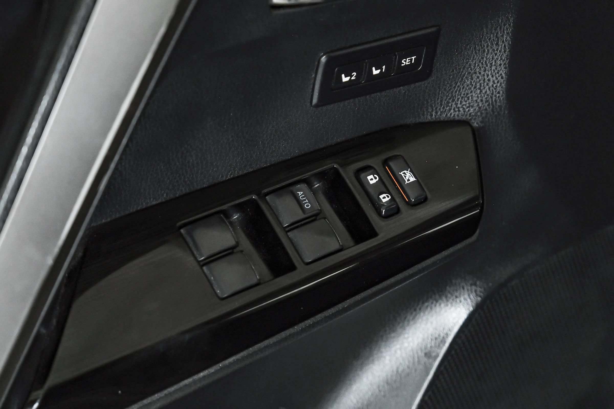 Used 2016 Toyota RAV4 Limited w/ Advanced Technology Package FWD image 39