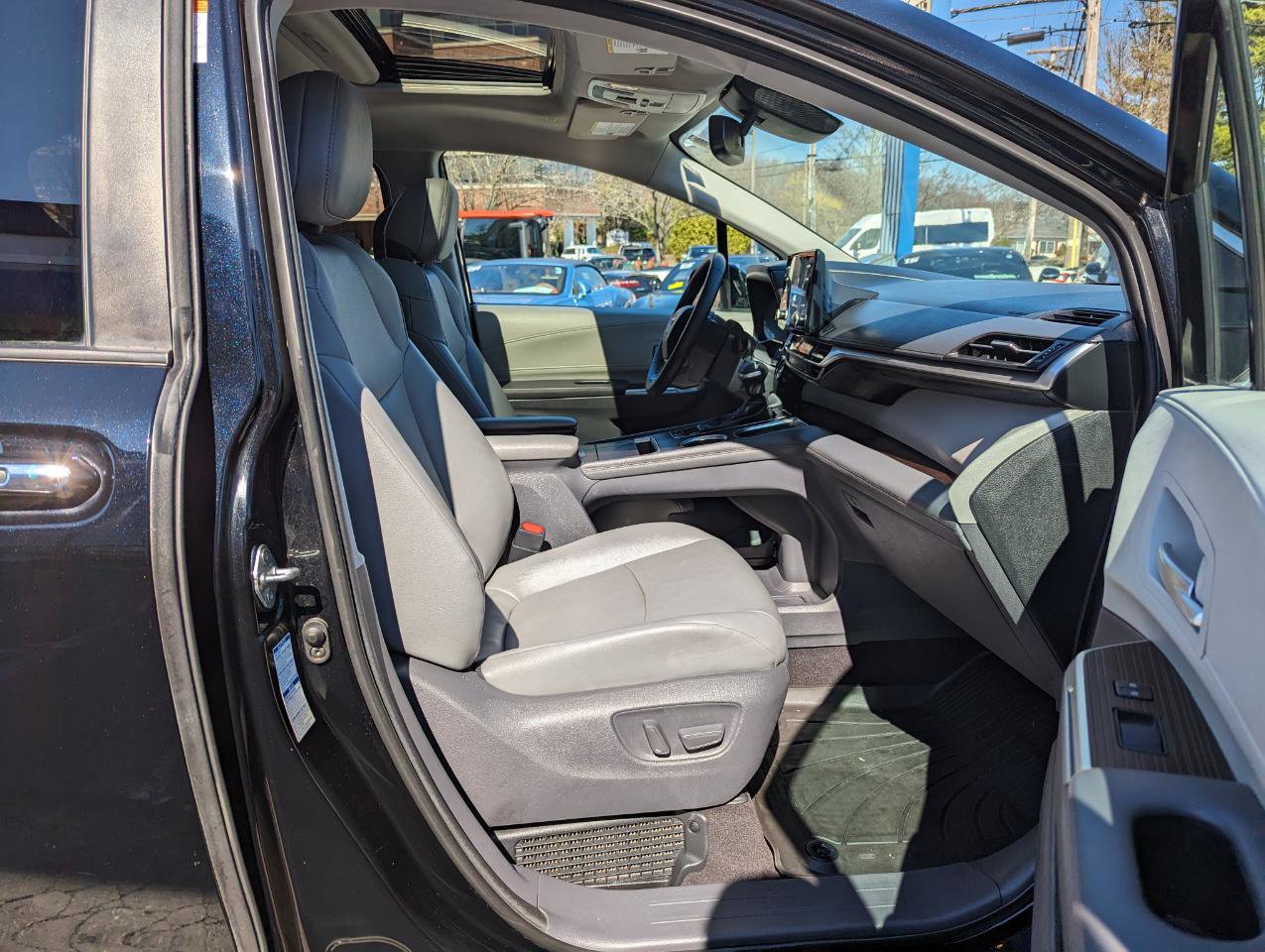 Used 2021 Toyota Sienna XLE image 30