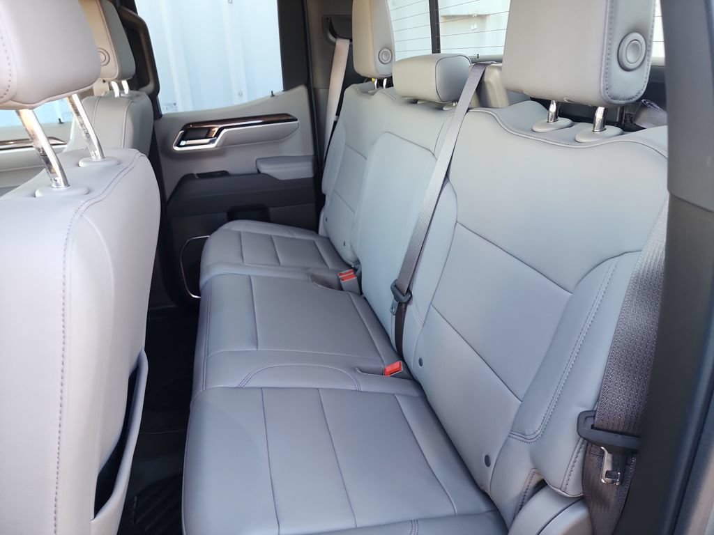 Certified 2026 Chevrolet Silverado 1500 RST AWD/4WD image 39