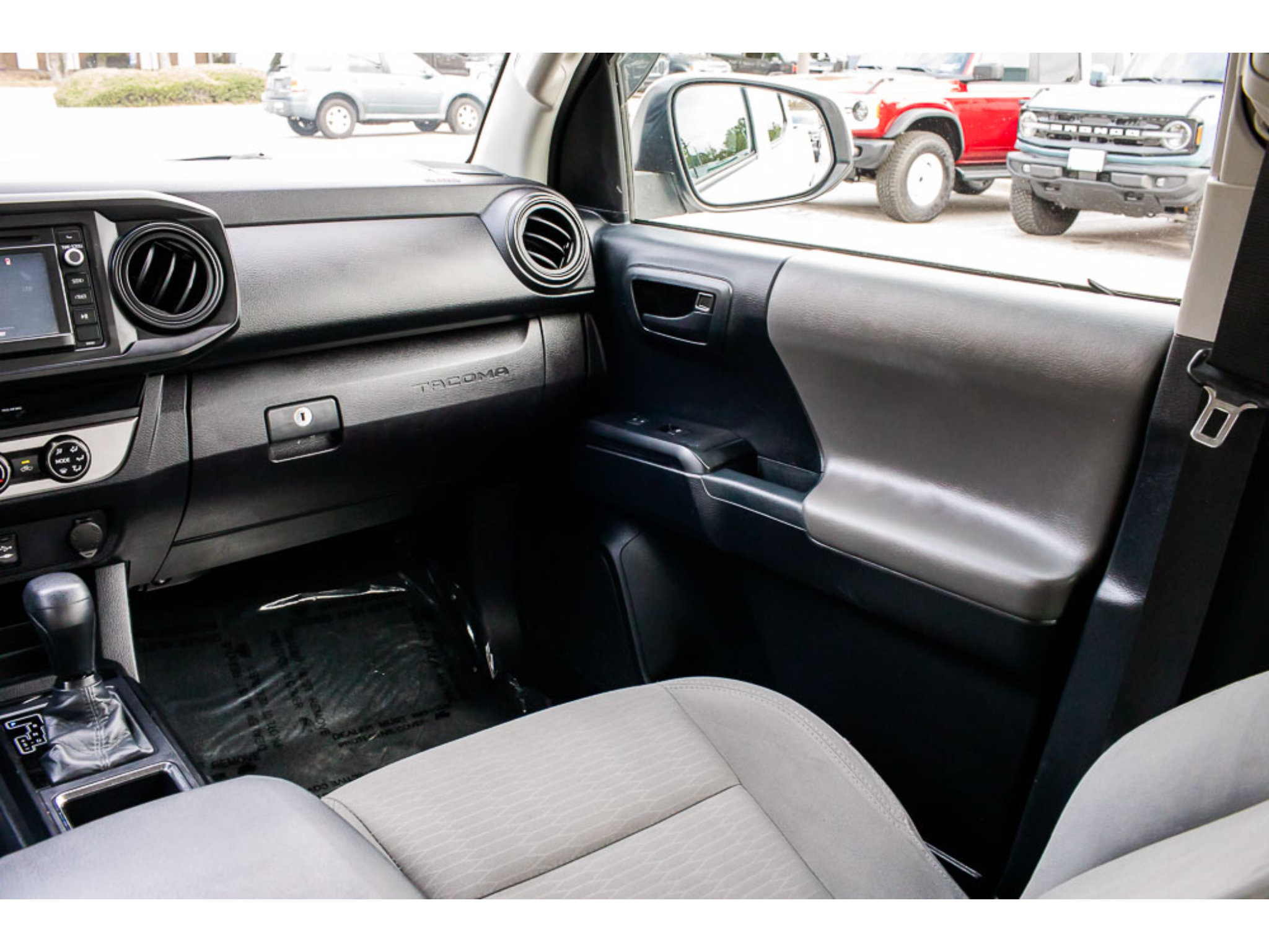 Used 2018 Toyota Tacoma SR RWD image 14