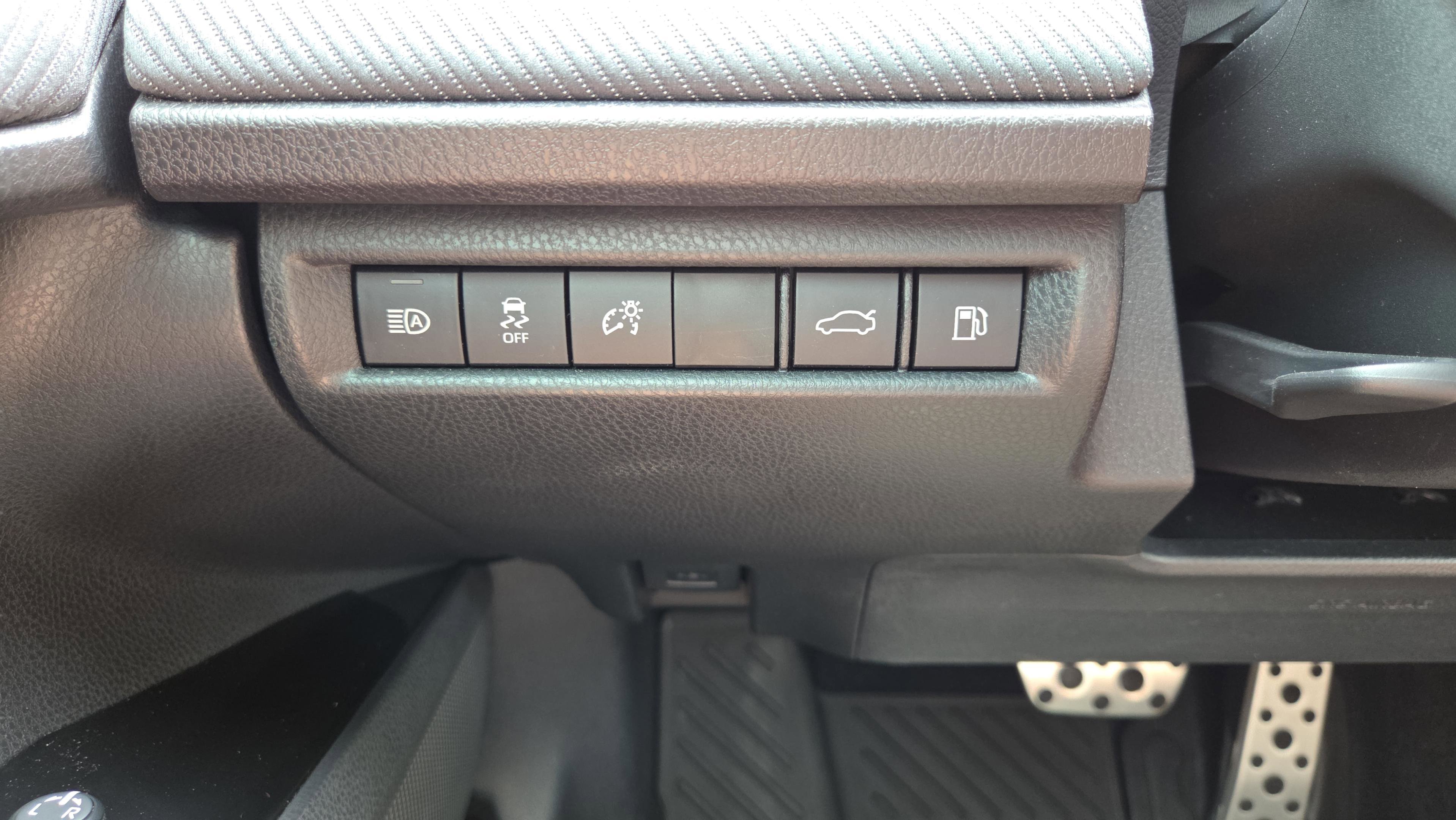 Used 2025 Toyota Camry SE FWD image 17
